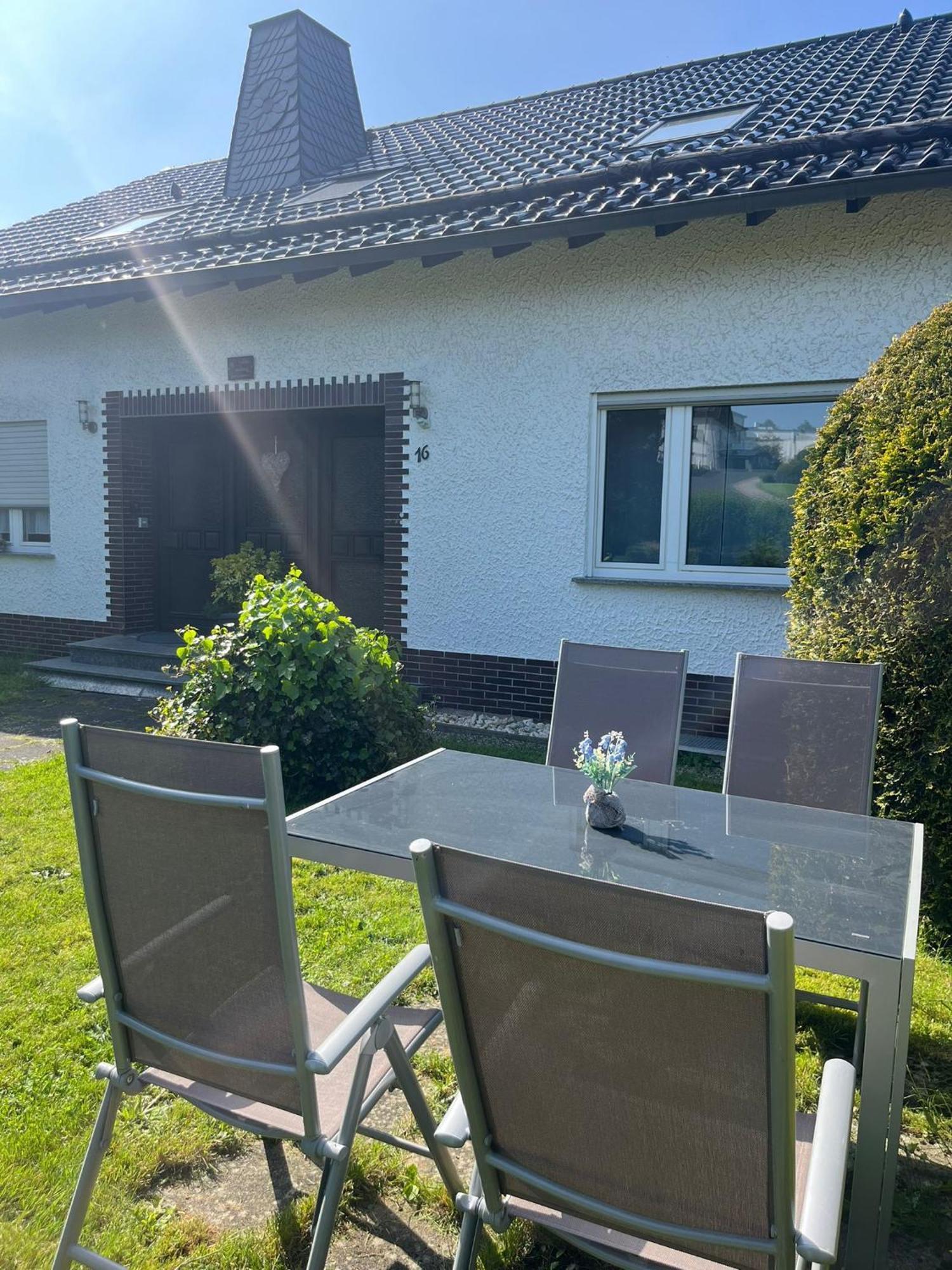 Fewo Hoheeifel, 1 Haus Mit 2 Apartments 5 Schlafzimmer In Kelberg Naehe Nuerburgring Pokoj fotografie